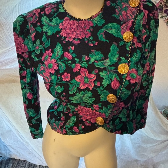 Vintage floral blouse with big gold buttons - Picture 9 of 9